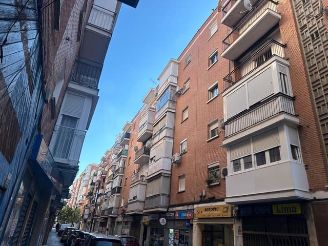 3 bedroom Apartment for sale in Alcorcón - € 250,000 (Ref: 9990974)