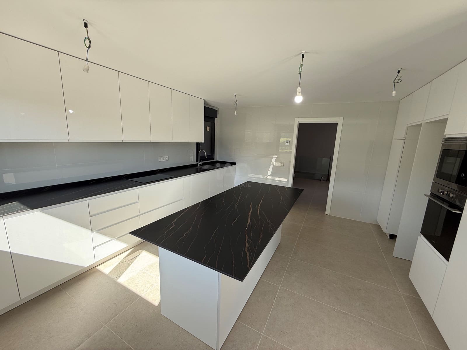 4 slaapkamer Huis te koop in Madrid stad met zwembad garage - € 1.350.000 (Ref: 9990976)
