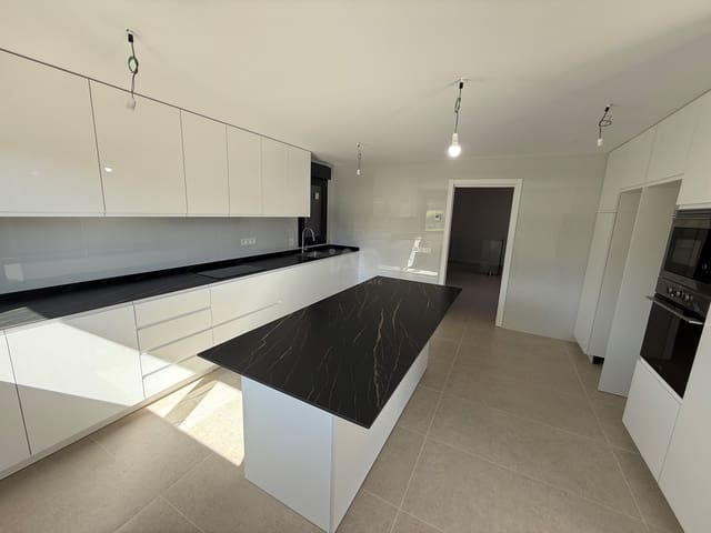 4 slaapkamer Huis te koop in Madrid stad met zwembad garage - € 1.350.000 (Ref: 9990976)