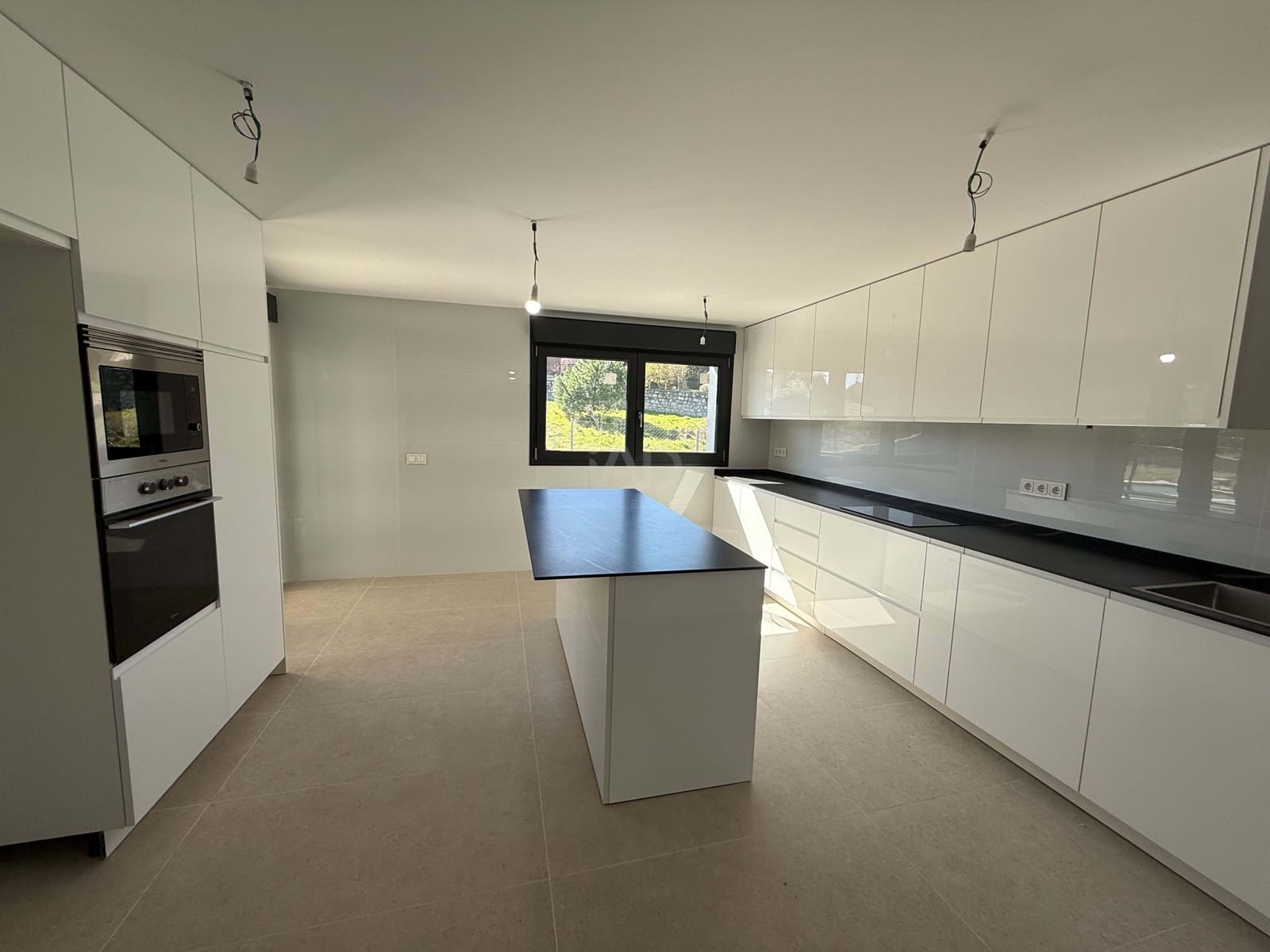 4 slaapkamer Huis te koop in Madrid stad met zwembad garage - € 1.350.000 (Ref: 9990976)