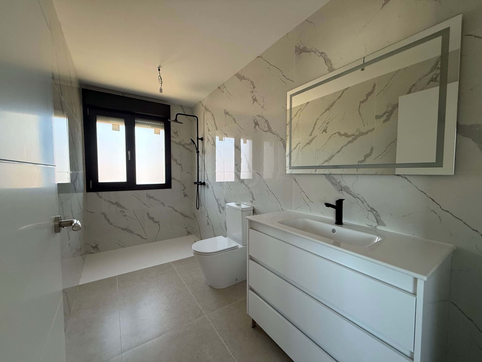 4 slaapkamer Huis te koop in Madrid stad met zwembad garage - € 1.350.000 (Ref: 9990976)