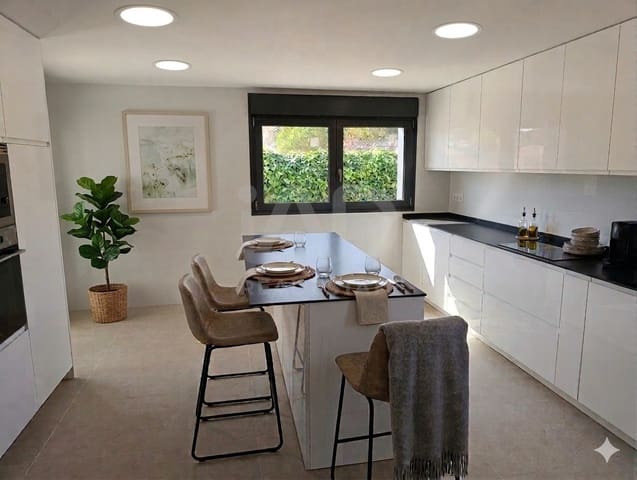 4 slaapkamer Huis te koop in Madrid stad met zwembad garage - € 1.350.000 (Ref: 9990976)