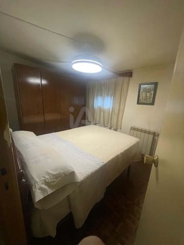 Rekkehus til salgs i Entrevías, Madrid by - € 229 990 (Ref: 9990977)