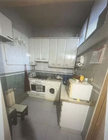 Rekkehus til salgs i Entrevías, Madrid by - € 229 990 (Ref: 9990977)
