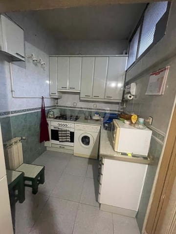 Rekkehus til salgs i Entrevías, Madrid by - € 229 990 (Ref: 9990977)