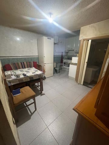 Rekkehus til salgs i Entrevías, Madrid by - € 229 990 (Ref: 9990977)