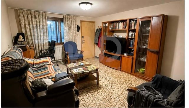 Rekkehus til salgs i Entrevías, Madrid by - € 229 990 (Ref: 9990977)