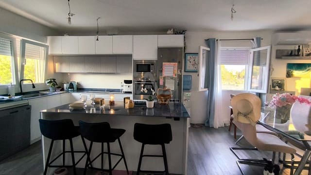 3 Zimmer Haus zu verkaufen in Madrid Stadt mit Pool - 314.000 € (Ref: 9990987)