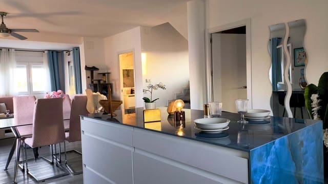 3 Zimmer Haus zu verkaufen in Madrid Stadt mit Pool - 314.000 € (Ref: 9990987)