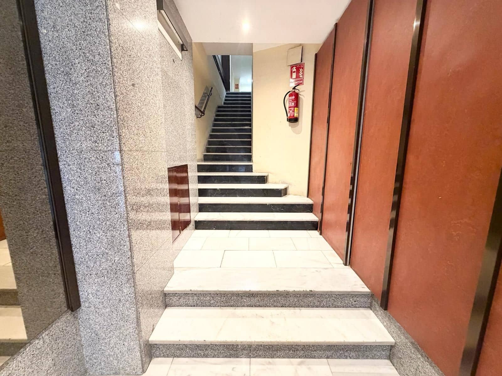 Studio till salu i Madrid stad - 315 000 € (Ref: 9990991)