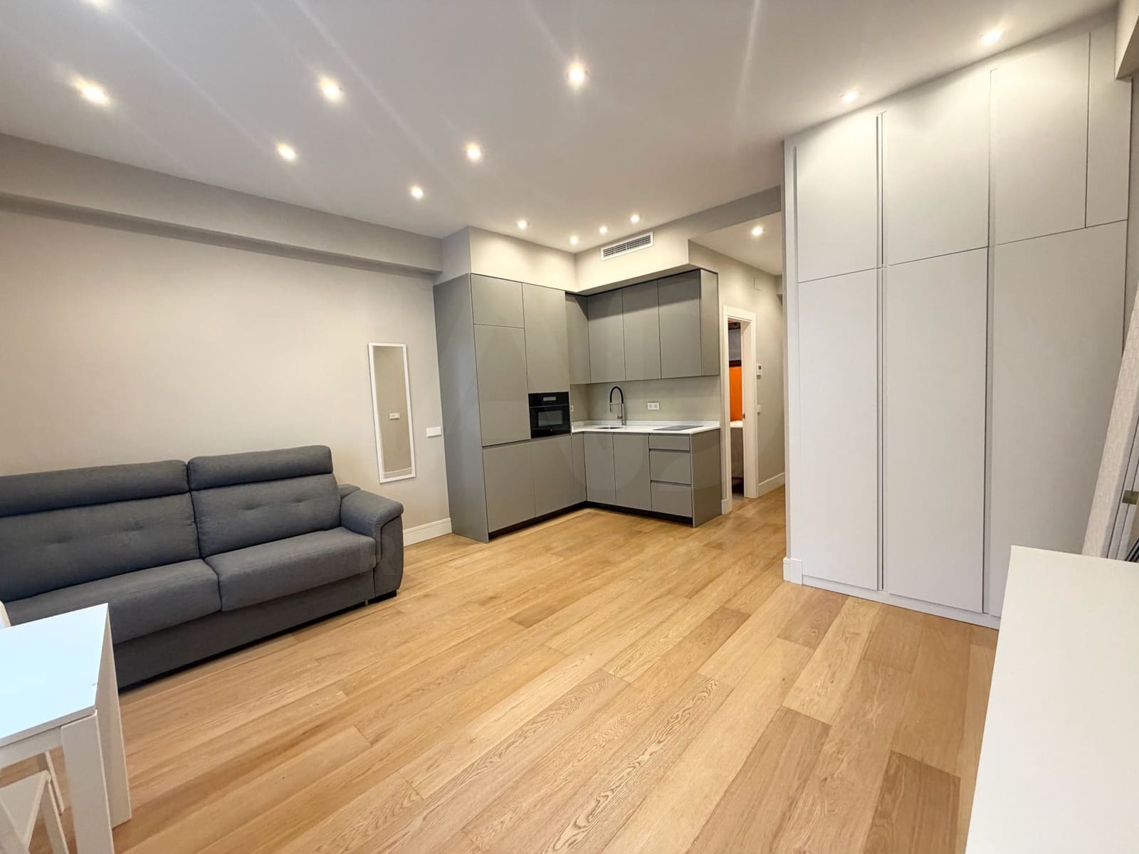 Studio till salu i Madrid stad - 315 000 € (Ref: 9990991)