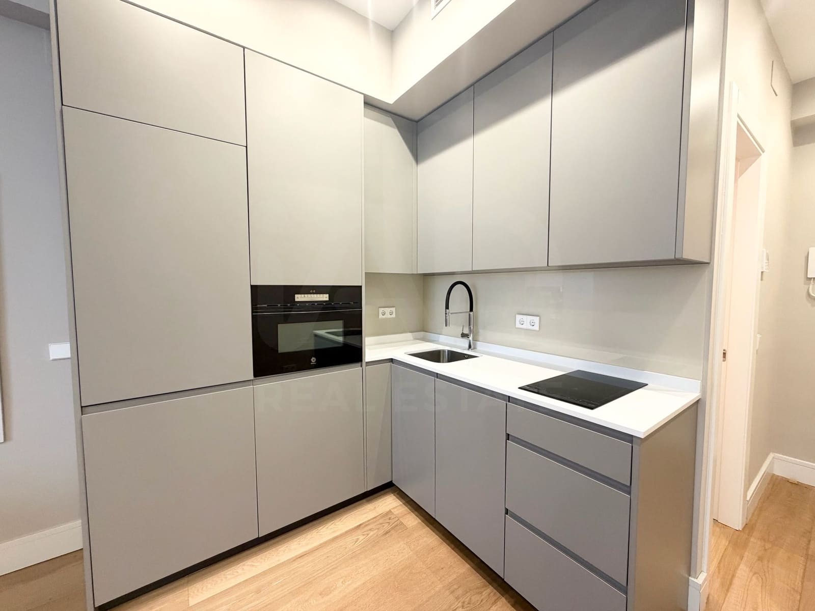 Studio till salu i Madrid stad - 315 000 € (Ref: 9990991)