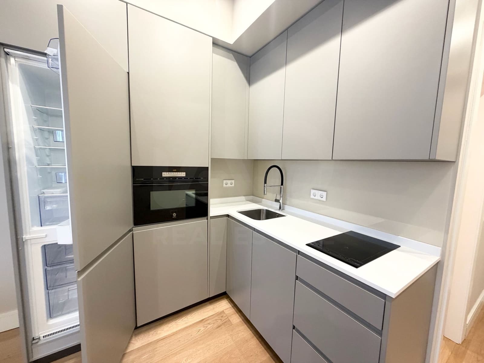 Studio till salu i Madrid stad - 315 000 € (Ref: 9990991)
