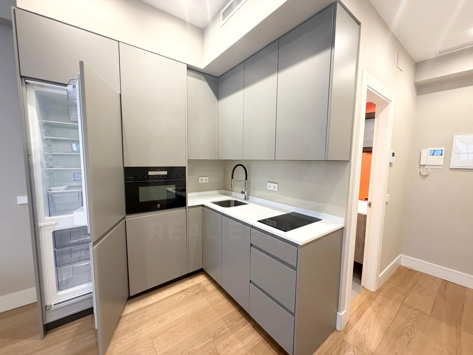 Studio till salu i Madrid stad - 315 000 € (Ref: 9990991)