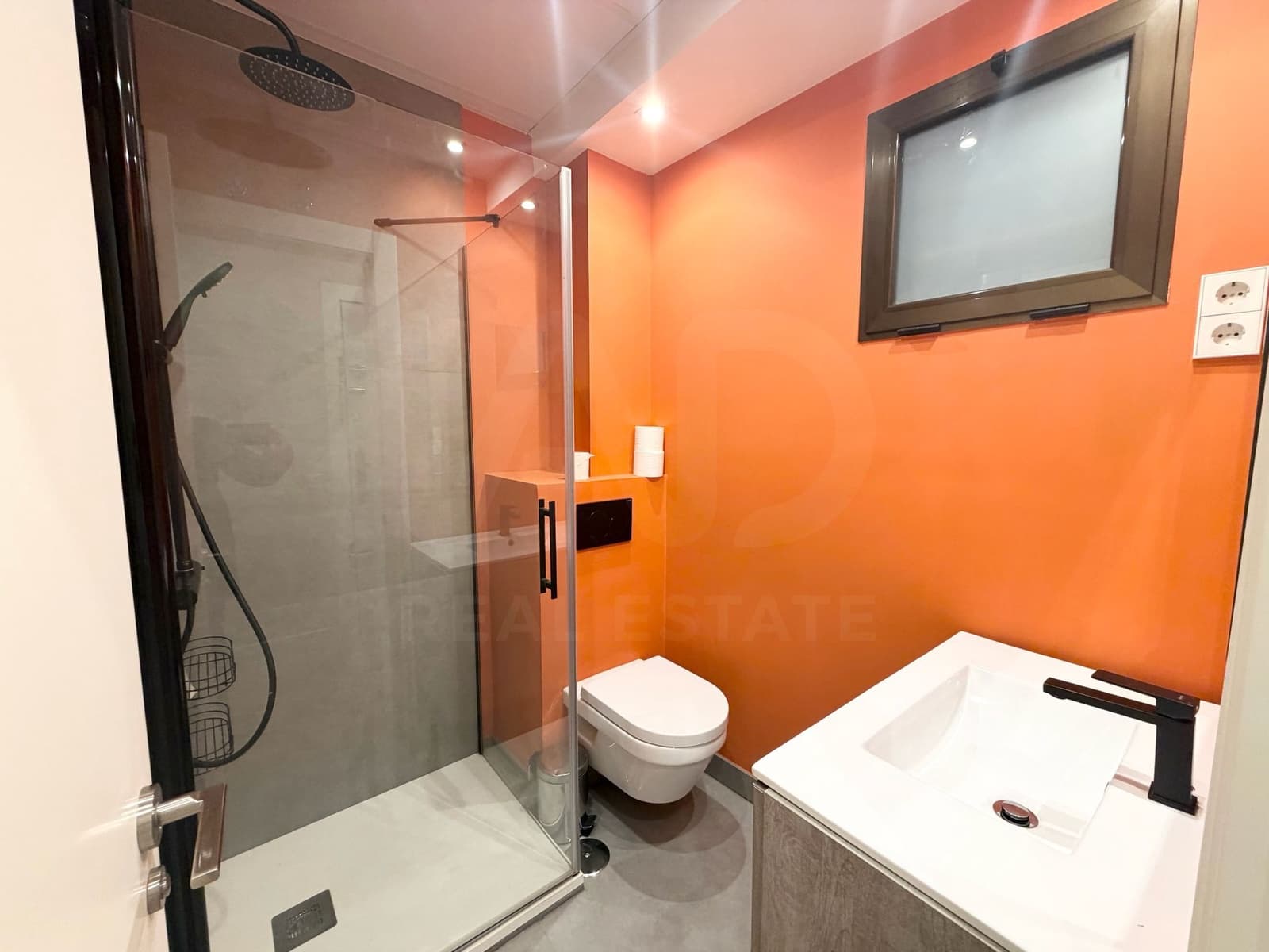 Studio till salu i Madrid stad - 315 000 € (Ref: 9990991)