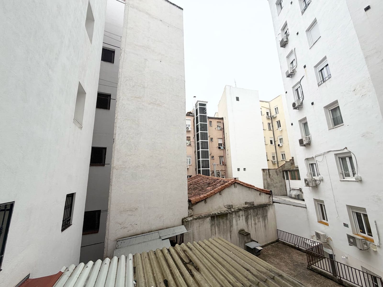 Studio till salu i Madrid stad - 315 000 € (Ref: 9990991)