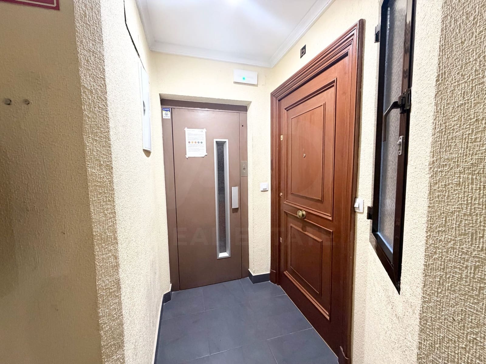 Studio till salu i Madrid stad - 315 000 € (Ref: 9990991)