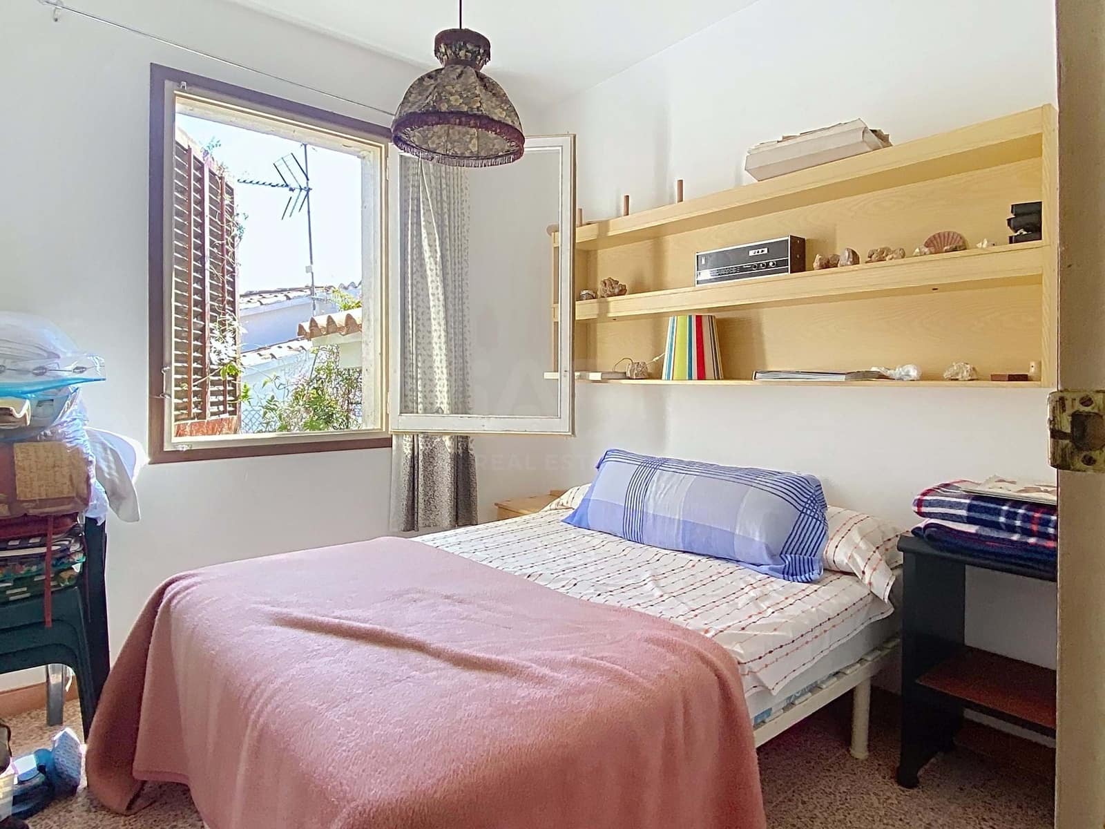 3 bedroom Townhouse for sale in Barcelona city with garage - € 300,000 (Ref: 9990999)