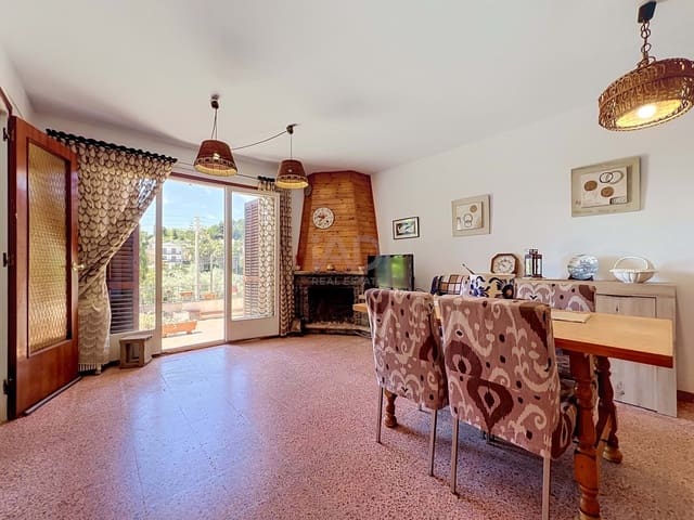 3 soverom Hus til salgs i Sant Cebrià de Vallalta med garasje - € 300 000 (Ref: 9990999)