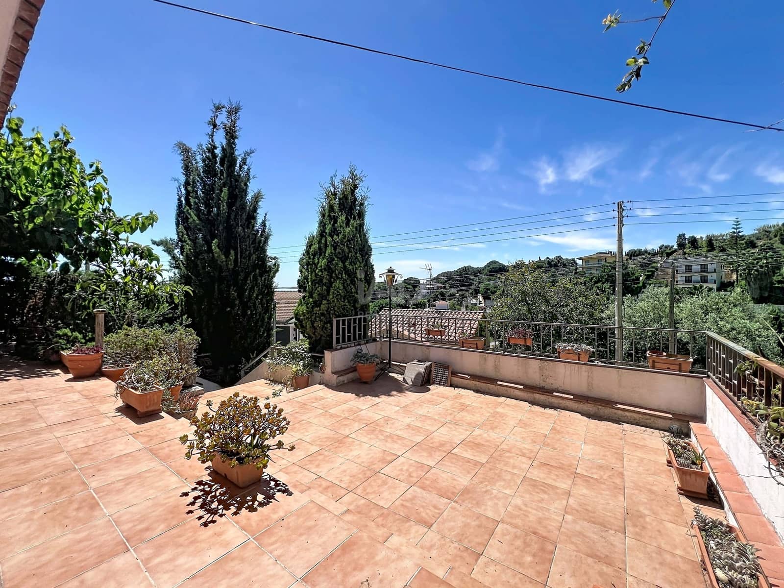 3 bedroom Townhouse for sale in Barcelona city with garage - € 300,000 (Ref: 9990999)