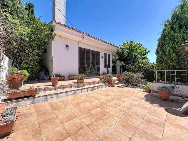 3 soverom Hus til salgs i Sant Cebrià de Vallalta med garasje - € 300 000 (Ref: 9990999)