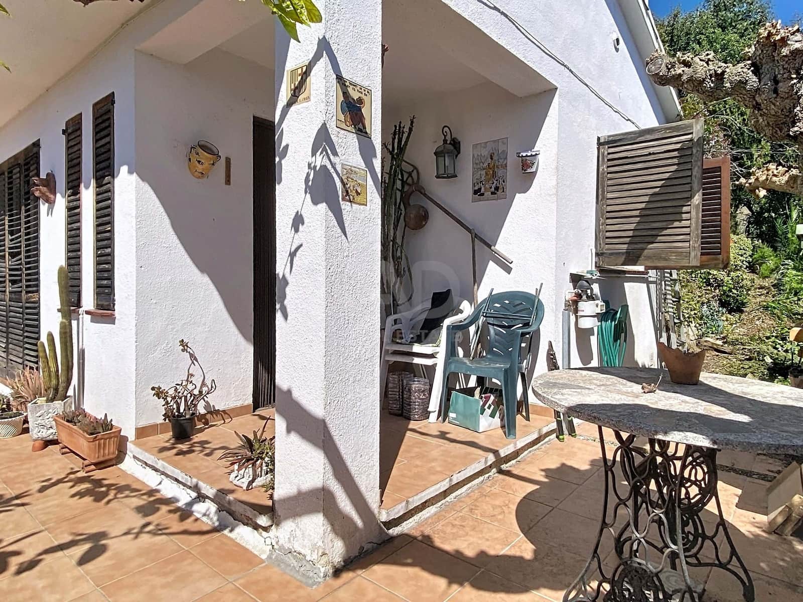 3 bedroom Townhouse for sale in Barcelona city with garage - € 300,000 (Ref: 9990999)