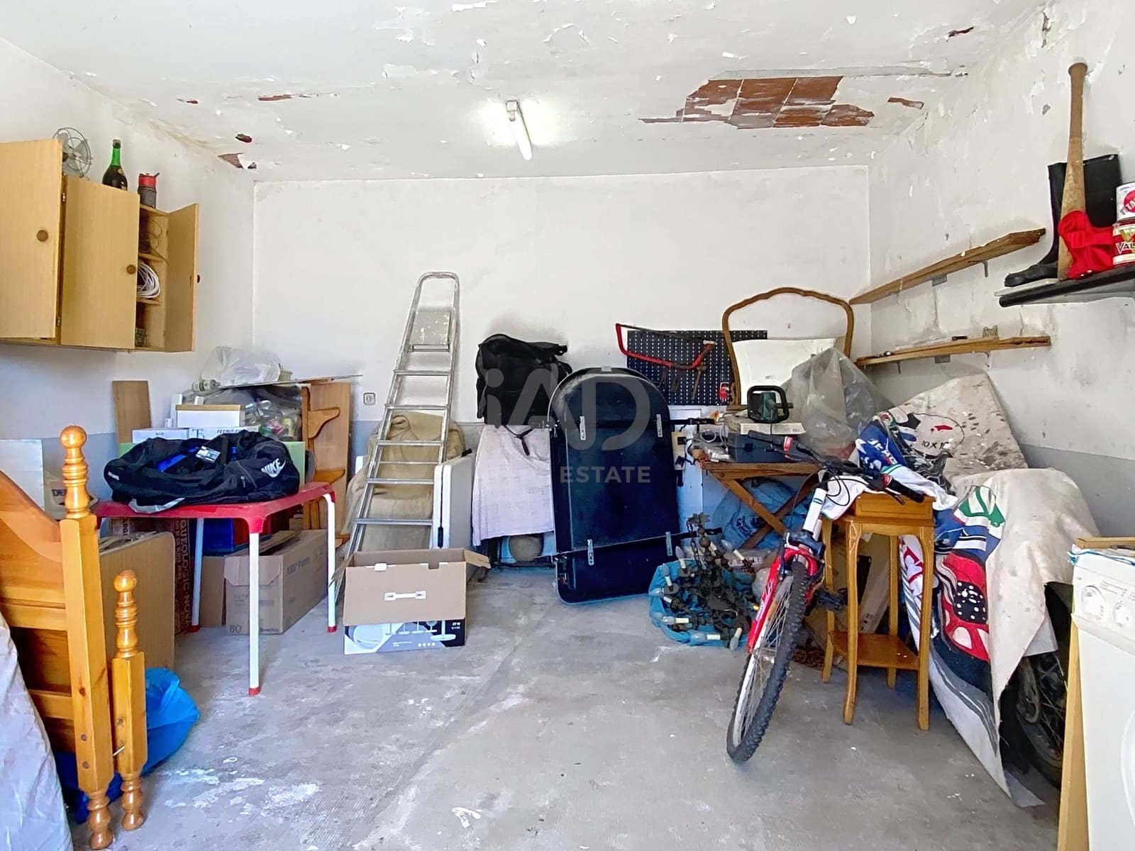 3 bedroom Townhouse for sale in Barcelona city with garage - € 300,000 (Ref: 9990999)