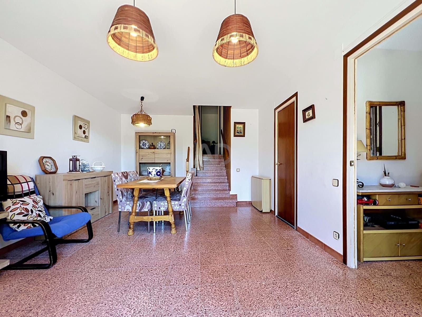 3 bedroom Townhouse for sale in Barcelona city with garage - € 300,000 (Ref: 9990999)
