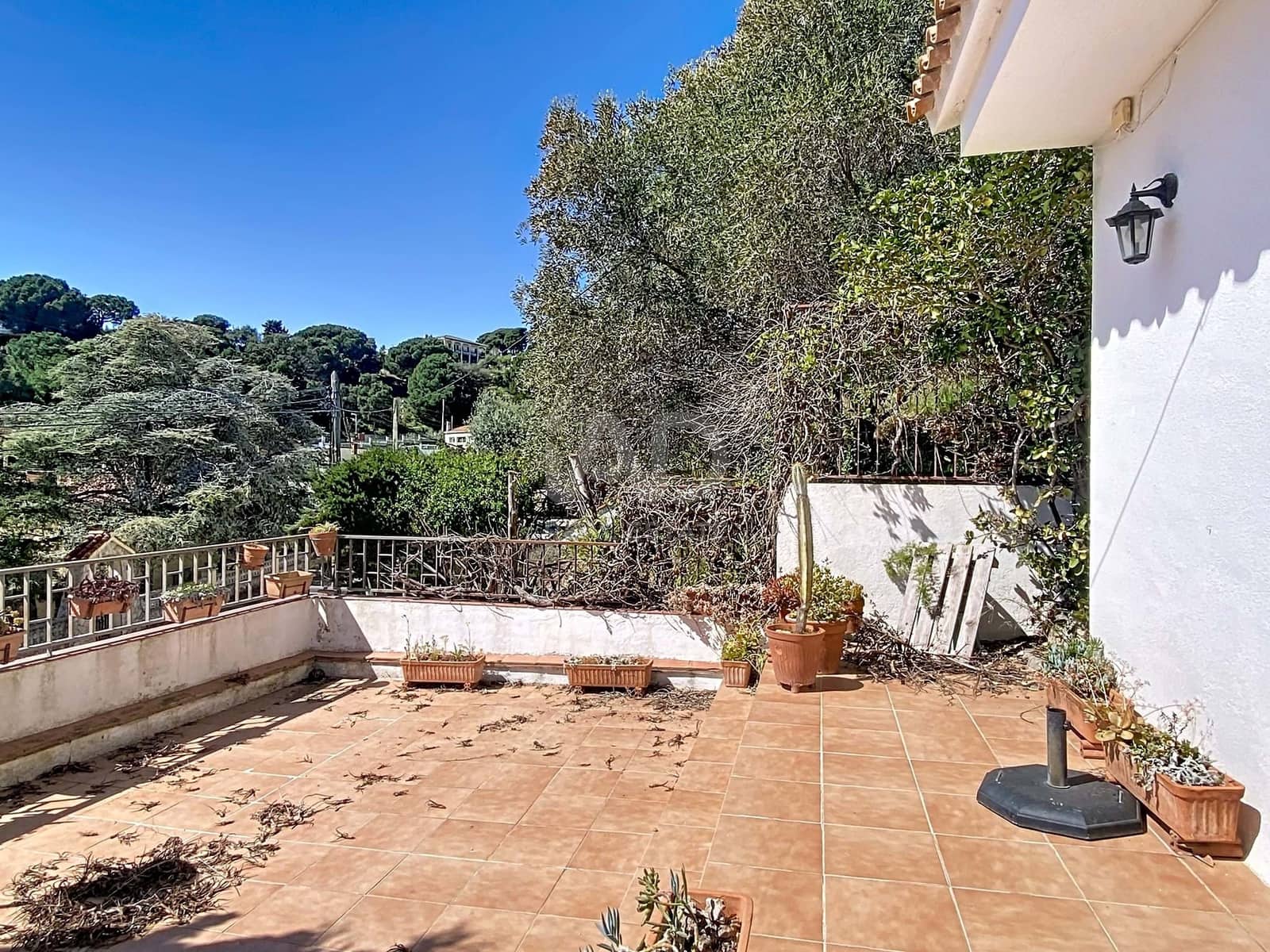 3 bedroom Townhouse for sale in Barcelona city with garage - € 300,000 (Ref: 9990999)