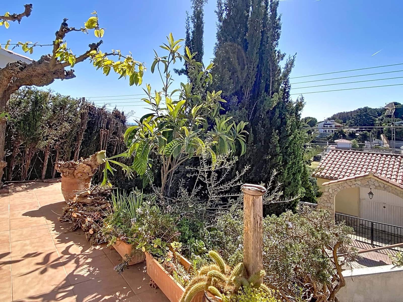 3 bedroom Townhouse for sale in Barcelona city with garage - € 300,000 (Ref: 9990999)