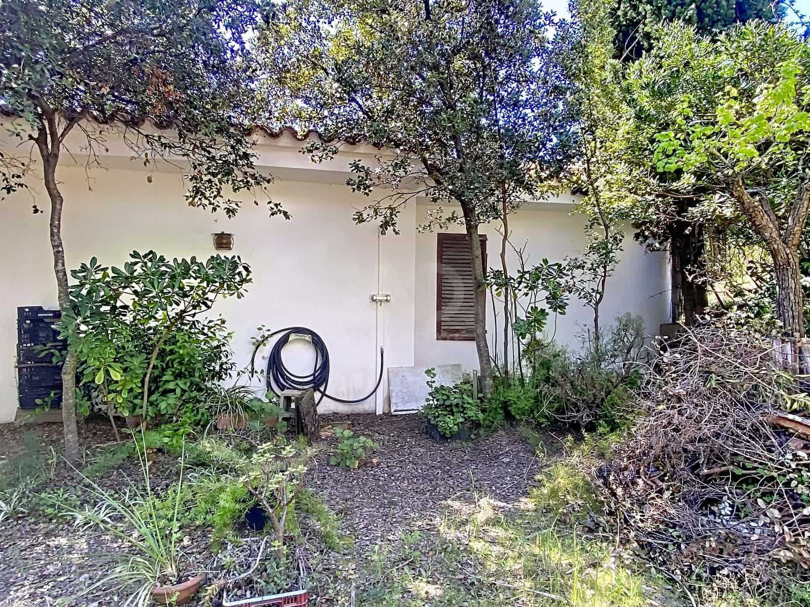 3 bedroom Townhouse for sale in Barcelona city with garage - € 300,000 (Ref: 9990999)