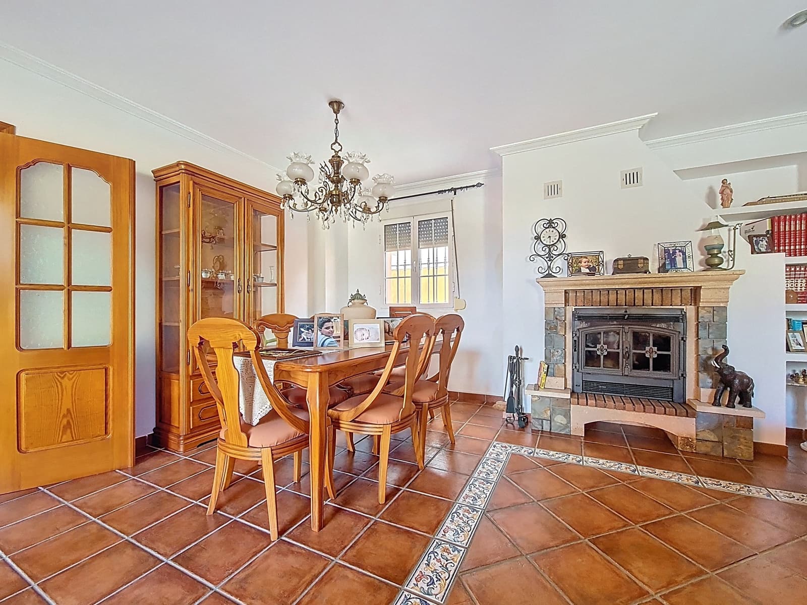 6 soveværelse Villa til salg i Cadiz by med garage - € 475.000 (Ref: 9991000)