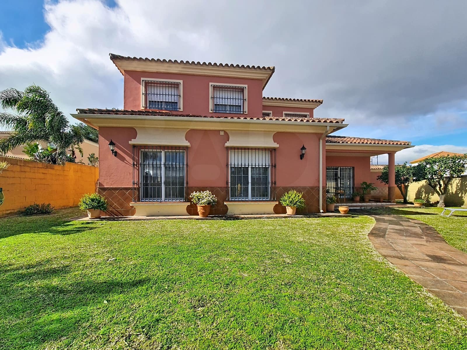 6 soveværelse Villa til salg i Cadiz by med garage - € 475.000 (Ref: 9991000)