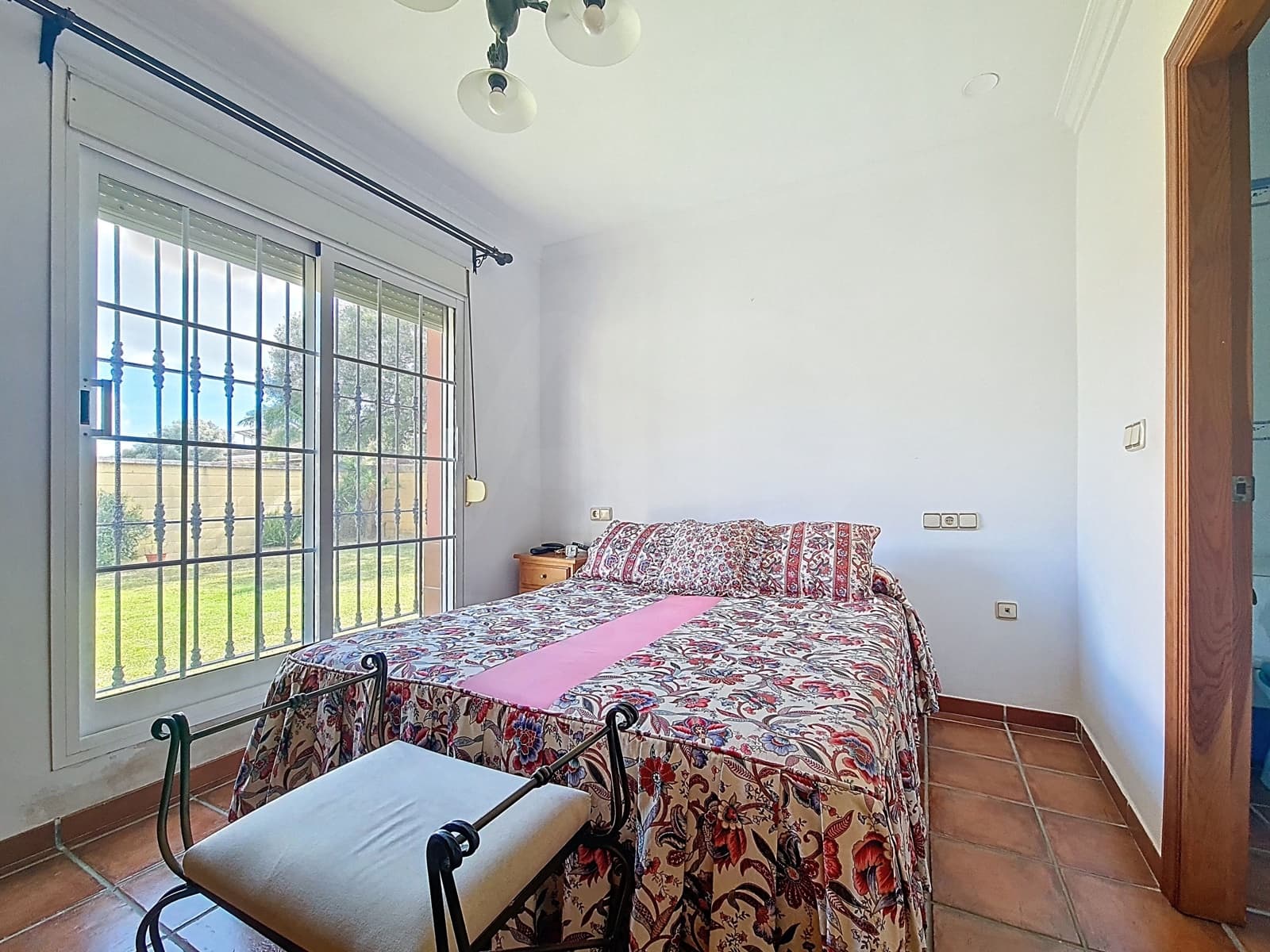 6 soveværelse Villa til salg i Cadiz by med garage - € 475.000 (Ref: 9991000)