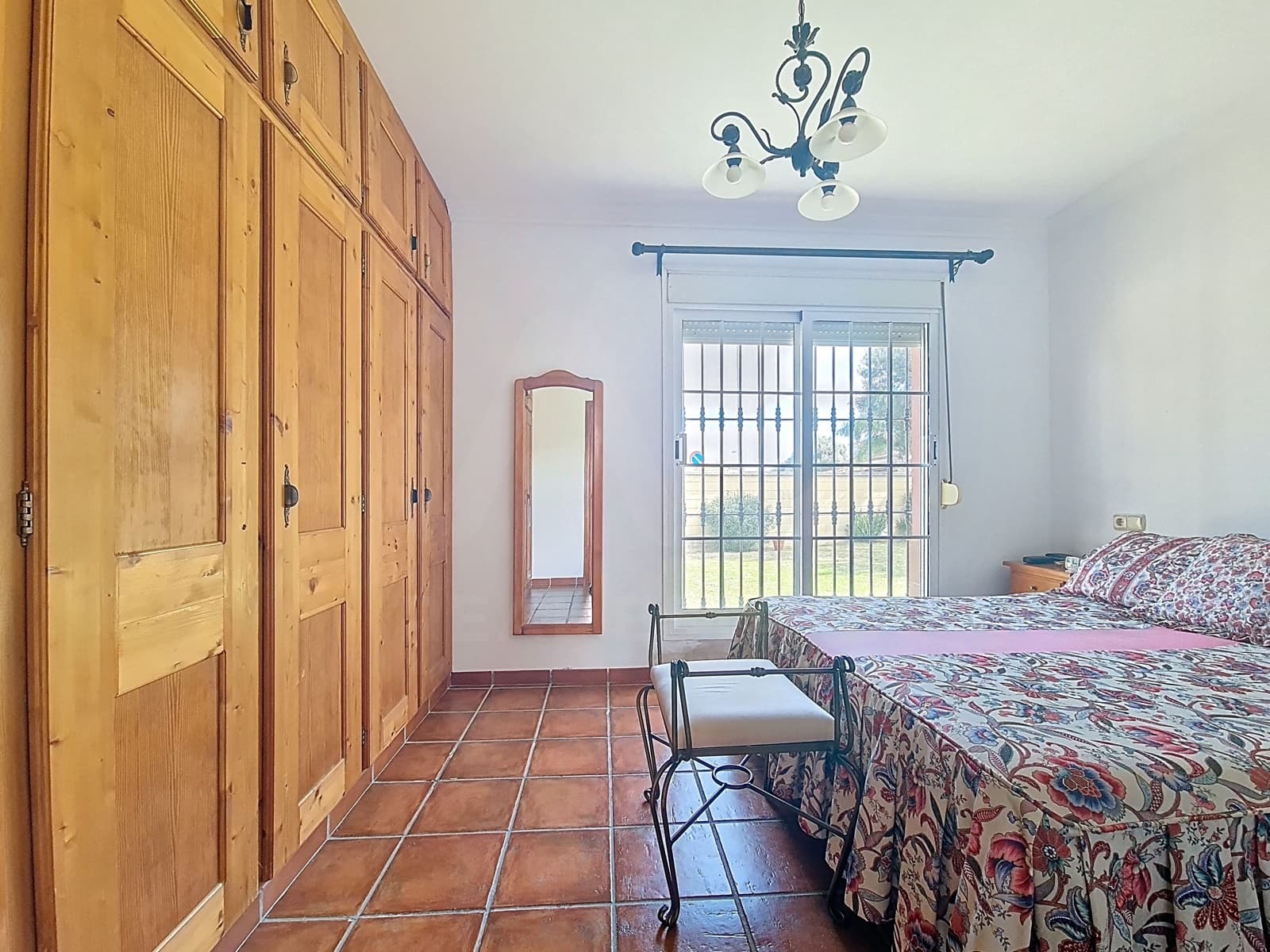 6 soveværelse Villa til salg i Cadiz by med garage - € 475.000 (Ref: 9991000)