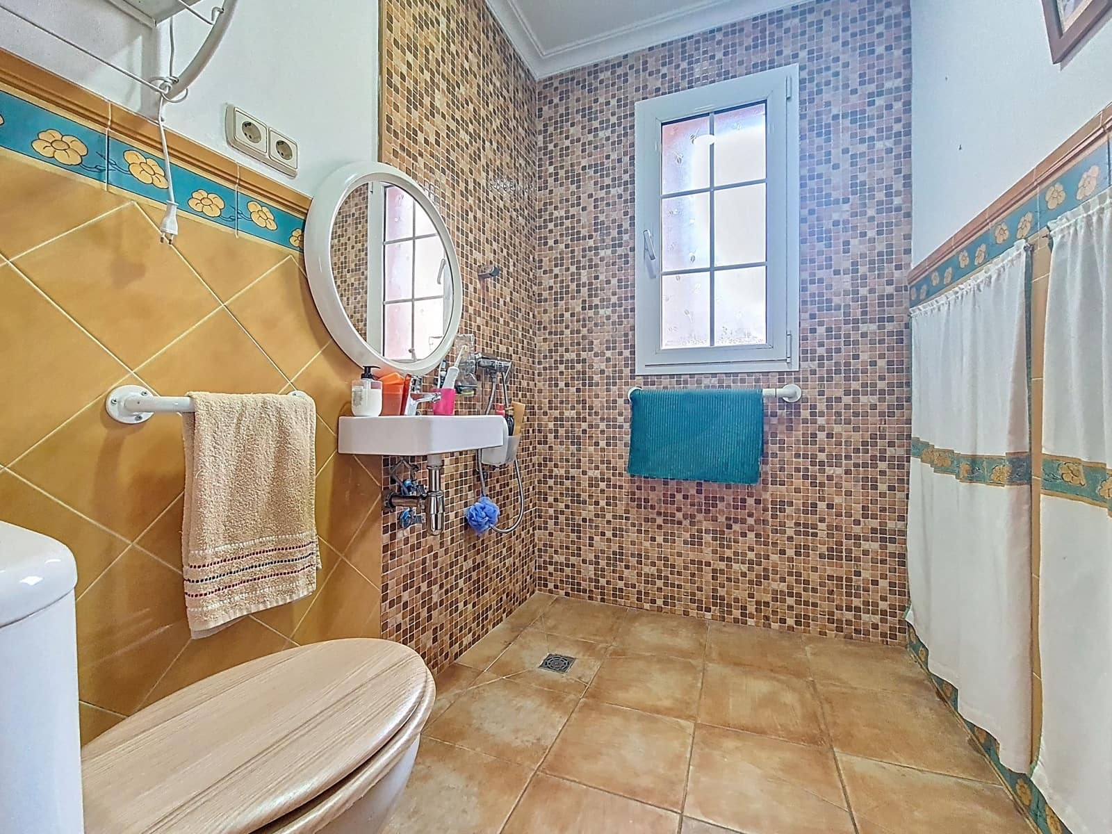 6 soveværelse Villa til salg i Cadiz by med garage - € 475.000 (Ref: 9991000)
