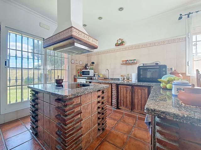 Chalet de 6 habitaciones en Cádiz ciudad en venta con garaje - 475.000 € (Ref: 9991000)