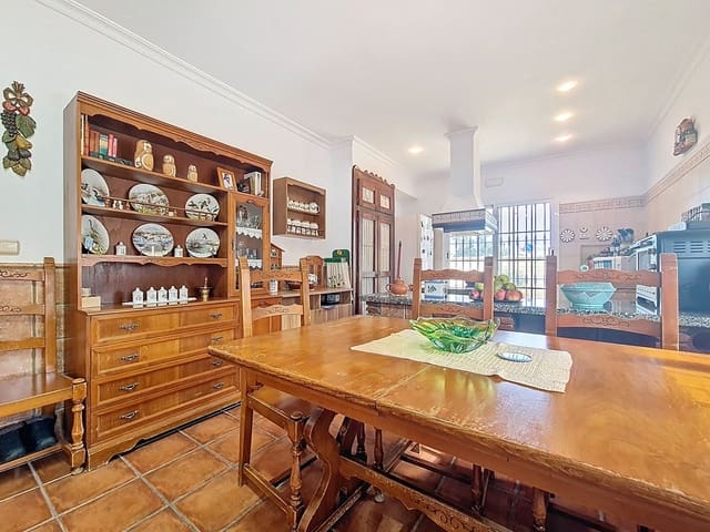 Chalet de 6 habitaciones en Cádiz ciudad en venta con garaje - 475.000 € (Ref: 9991000)