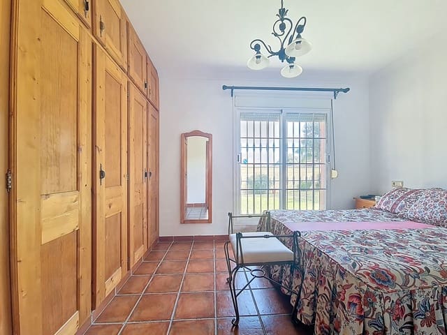 Chalet de 6 habitaciones en Cádiz ciudad en venta con garaje - 475.000 € (Ref: 9991000)