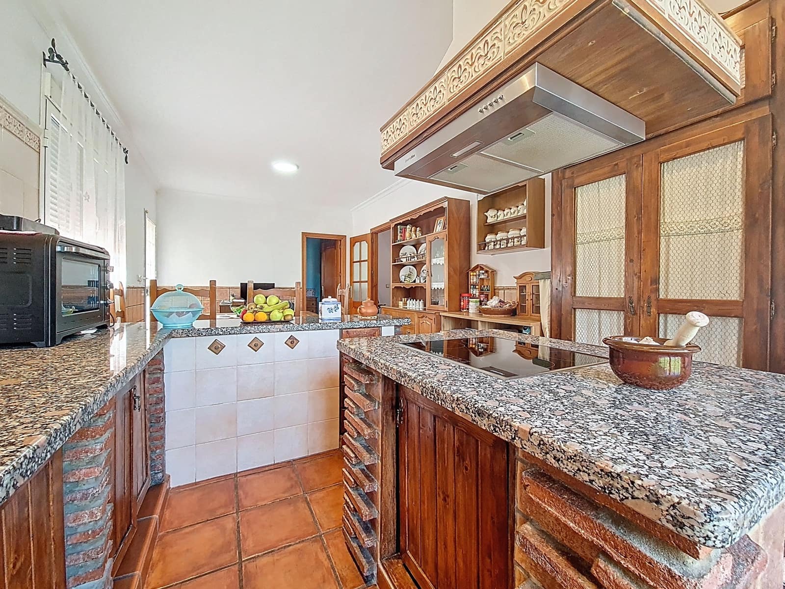 6 soveværelse Villa til salg i Cadiz by med garage - € 475.000 (Ref: 9991000)