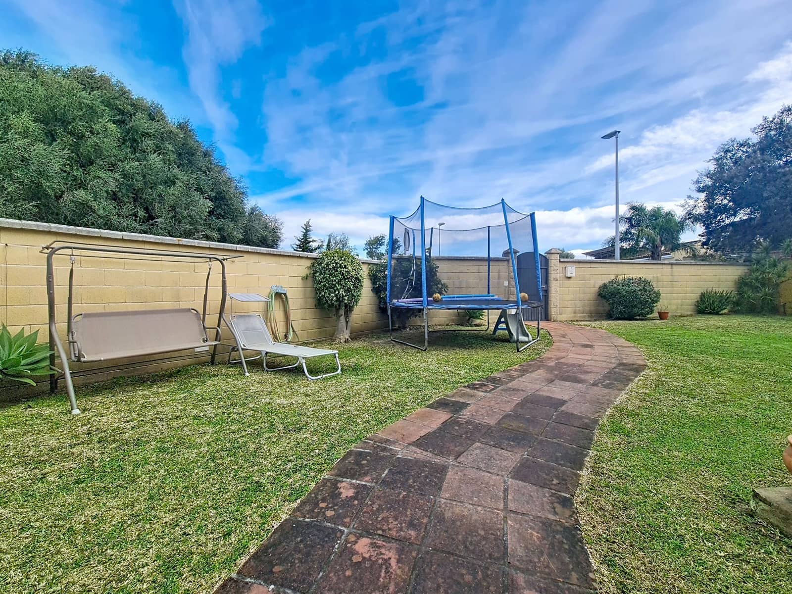 6 soveværelse Villa til salg i Cadiz by med garage - € 475.000 (Ref: 9991000)