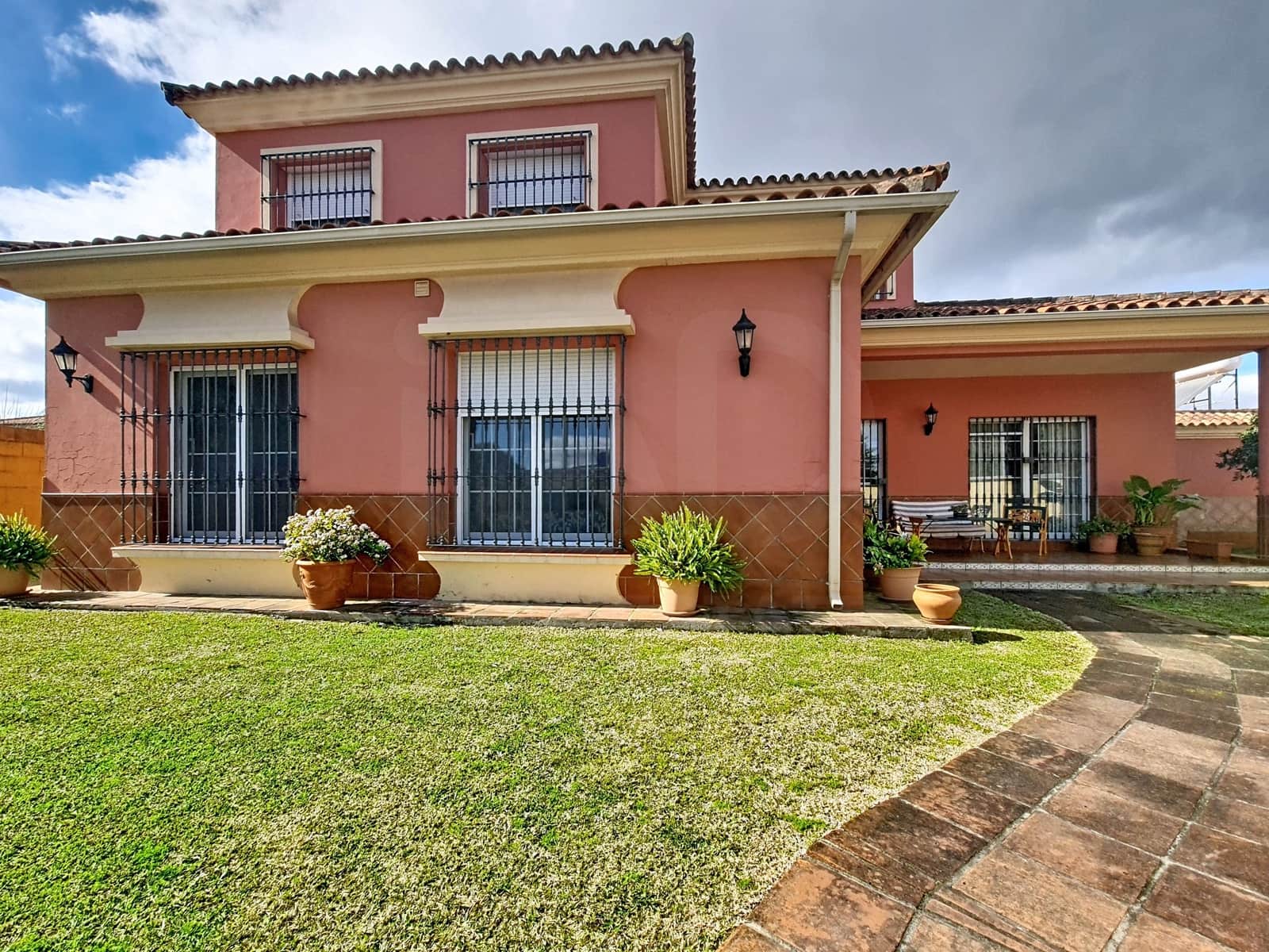 6 soveværelse Villa til salg i Cadiz by med garage - € 475.000 (Ref: 9991000)