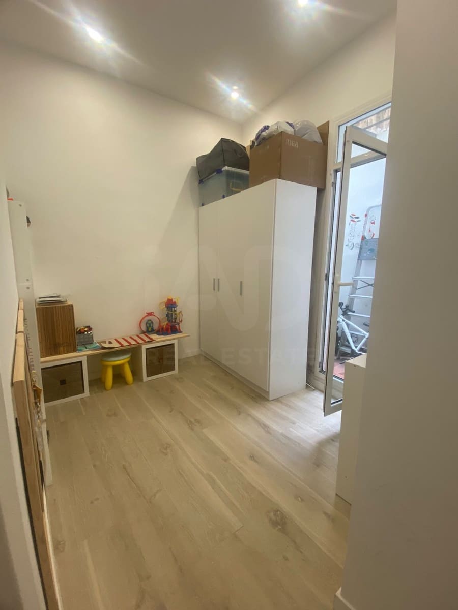 3 chambre Appartement à vendre à Barcelone ville - 215 000 € (Ref: 9991005)