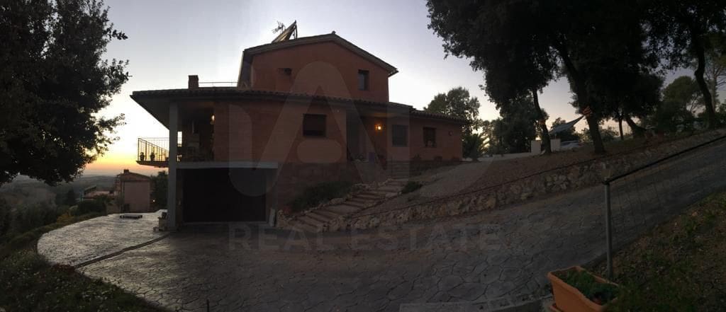 3 slaapkamer Villa te koop in Barcelona stad met garage - € 598.000 (Ref: 9991008)