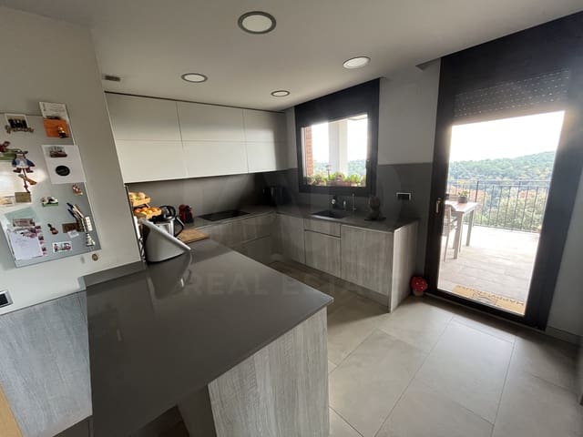 Chalet de 3 habitaciones en Barcelona ciudad en venta con garaje - 598.000 € (Ref: 9991008)