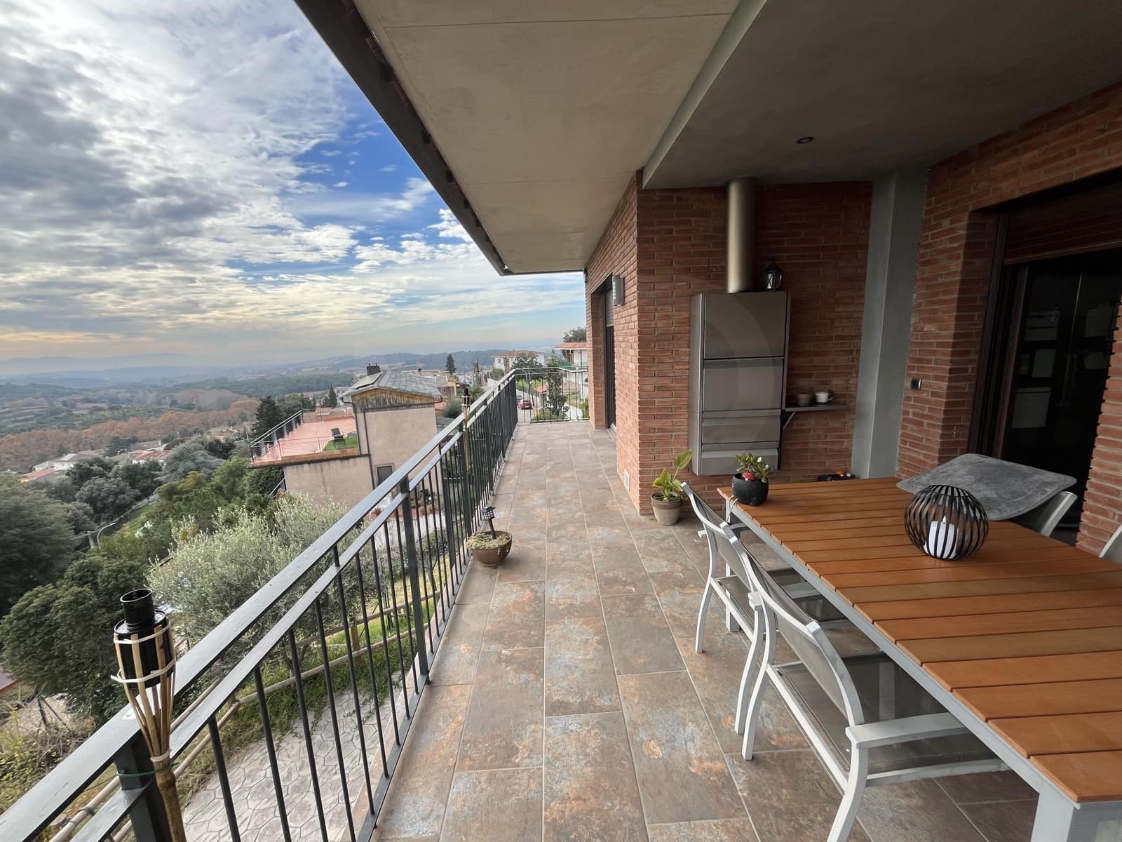 3 slaapkamer Villa te koop in Barcelona stad met garage - € 598.000 (Ref: 9991008)