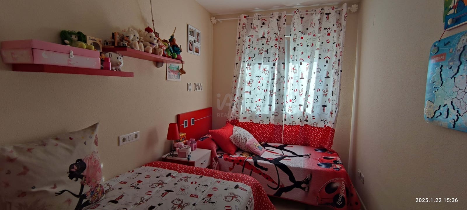 4 soverom Rekkehus til salgs i Costur med garasje - € 195 000 (Ref: 9991009)
