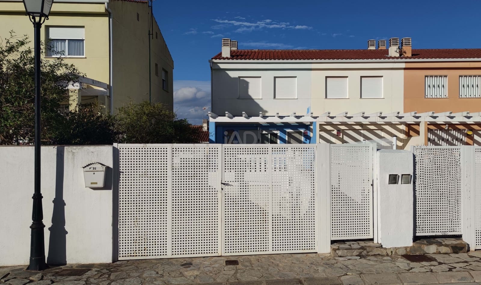 4 soverom Rekkehus til salgs i Costur med garasje - € 195 000 (Ref: 9991009)