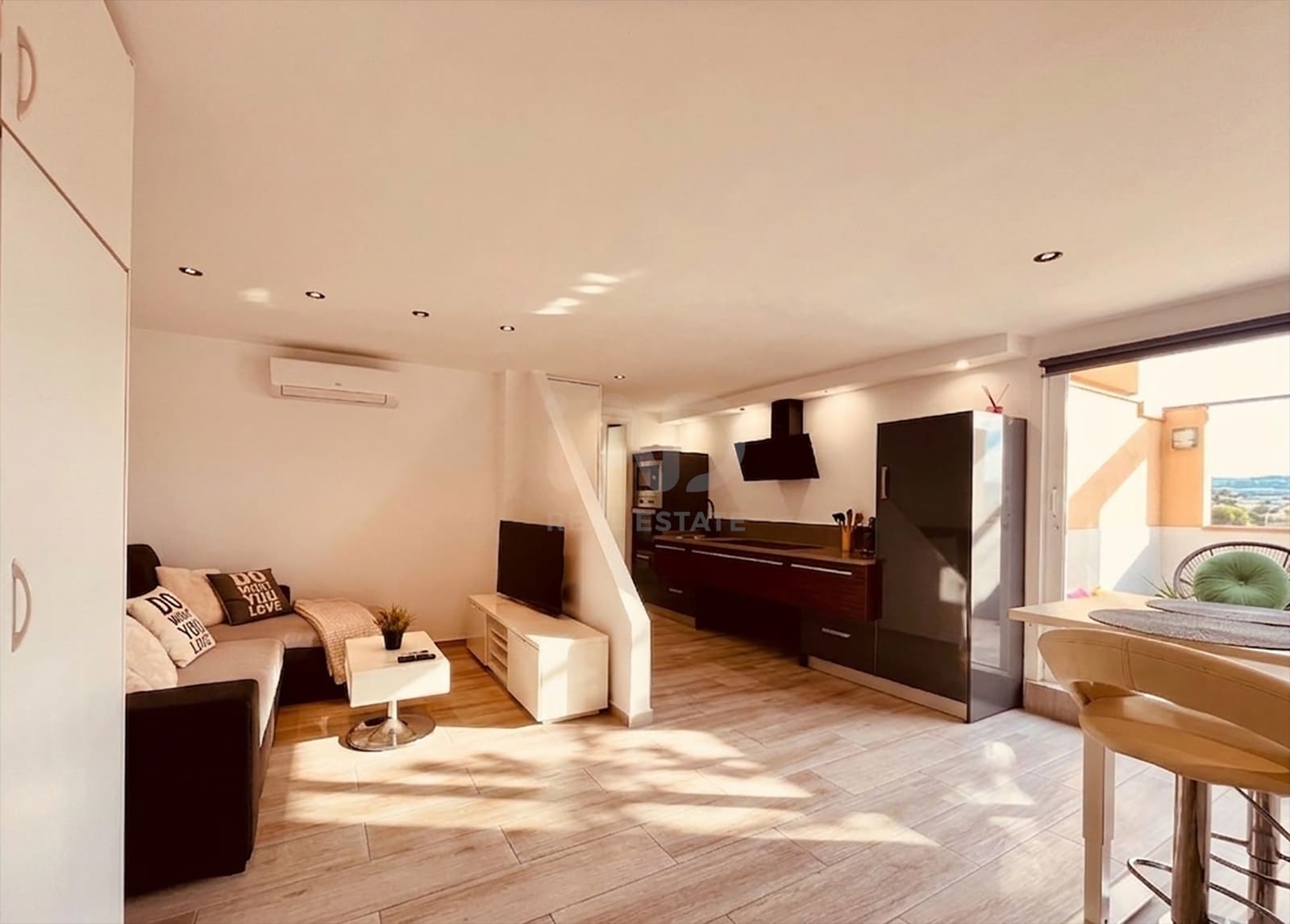 1 slaapkamer Appartement te koop in Barcelona stad met zwembad - € 249.000 (Ref: 9991010)