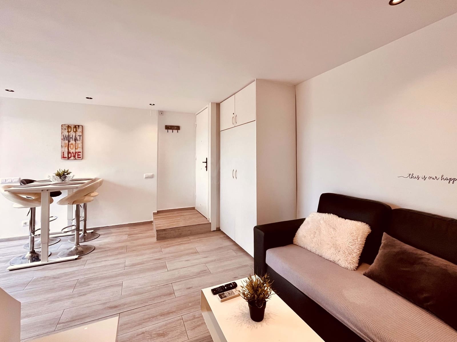 1 slaapkamer Appartement te koop in Barcelona stad met zwembad - € 249.000 (Ref: 9991010)